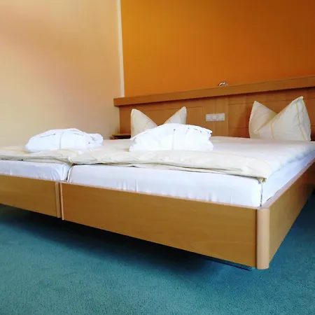 & Restaurant Zur Weintraube 3* Jena