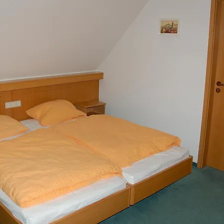 & Restaurant Zur Weintraube Szálloda 3*