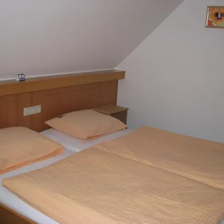 & Restaurant Zur Weintraube